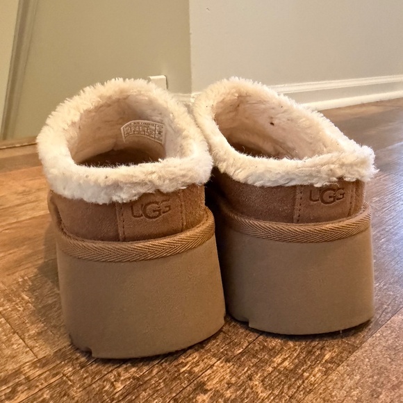 UGG Cozy Clog Platform Slip on - Picture 6 of 7